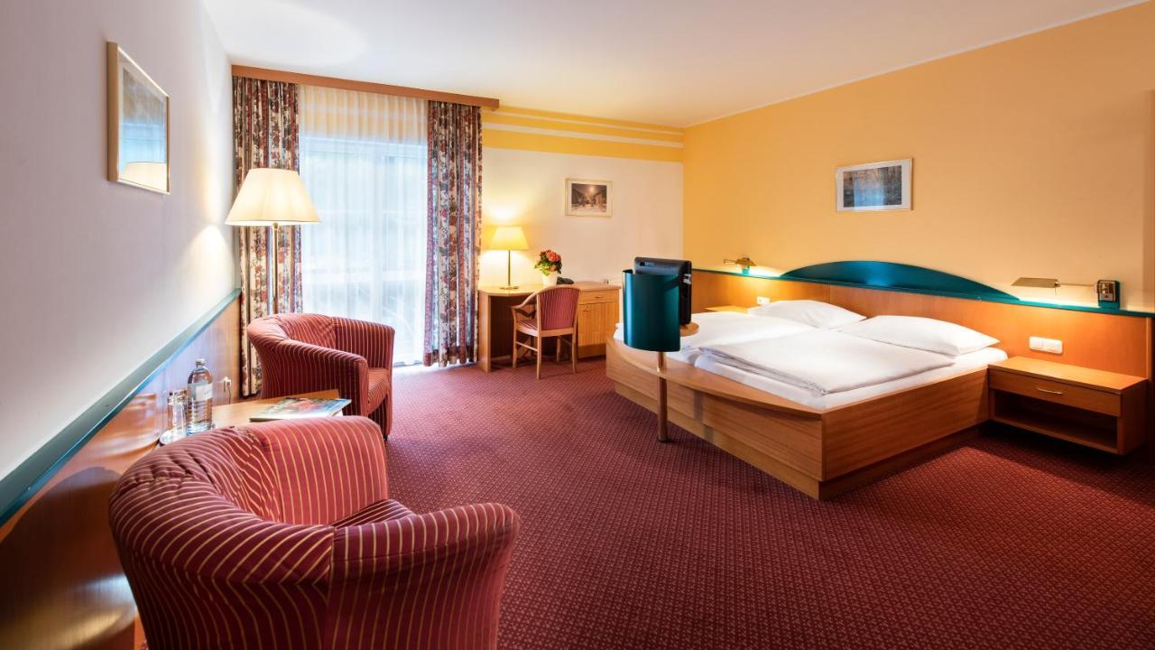 Parkhotel Zur Klause Bad Hall Exterior foto