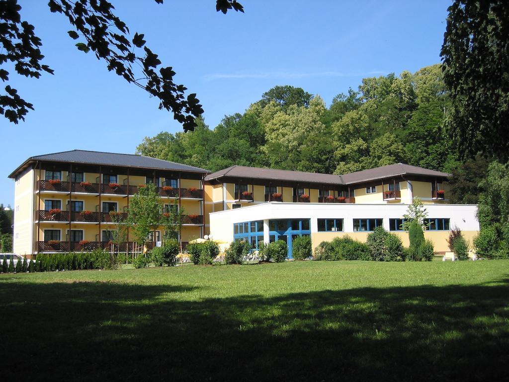 Parkhotel Zur Klause Bad Hall Exterior foto